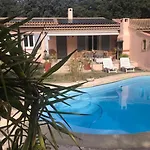 Des Pendudes - Piscine - Proche De Uzes فيلة *