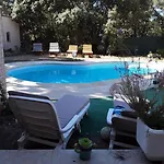 Des Pendudes - Piscine - Proche De Uzes *