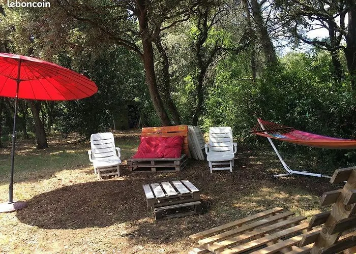 Des Pendudes - Piscine - Proche De Uzes *