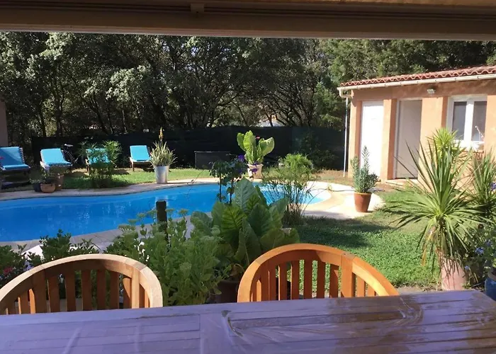 Des Pendudes - Piscine - Proche De Uzes *