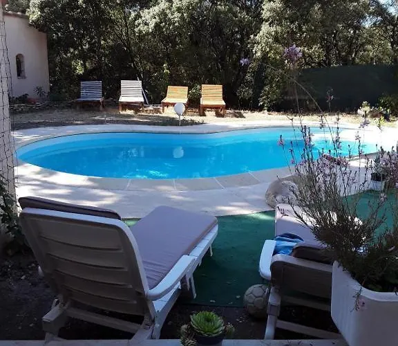 Des Pendudes - Piscine - Proche De Uzes *